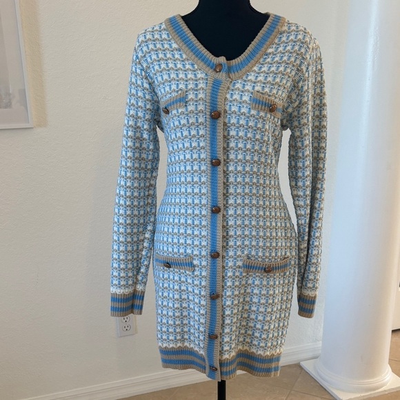 Blue and White Knit Cardigan Dress With Pockets . - Picture 4 of 4